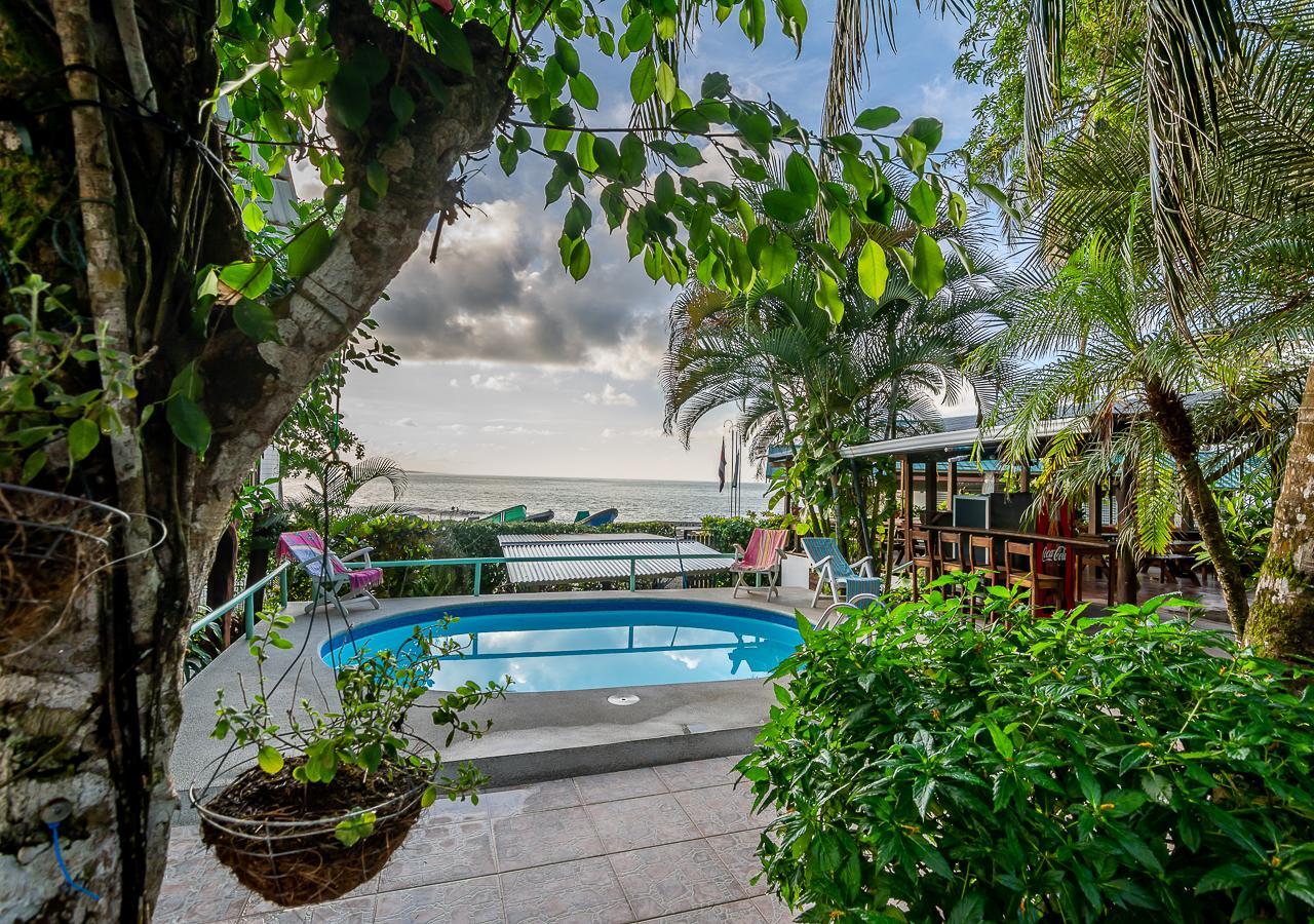 Cabinas Arrecife Hotel Cahuita Bagian luar foto